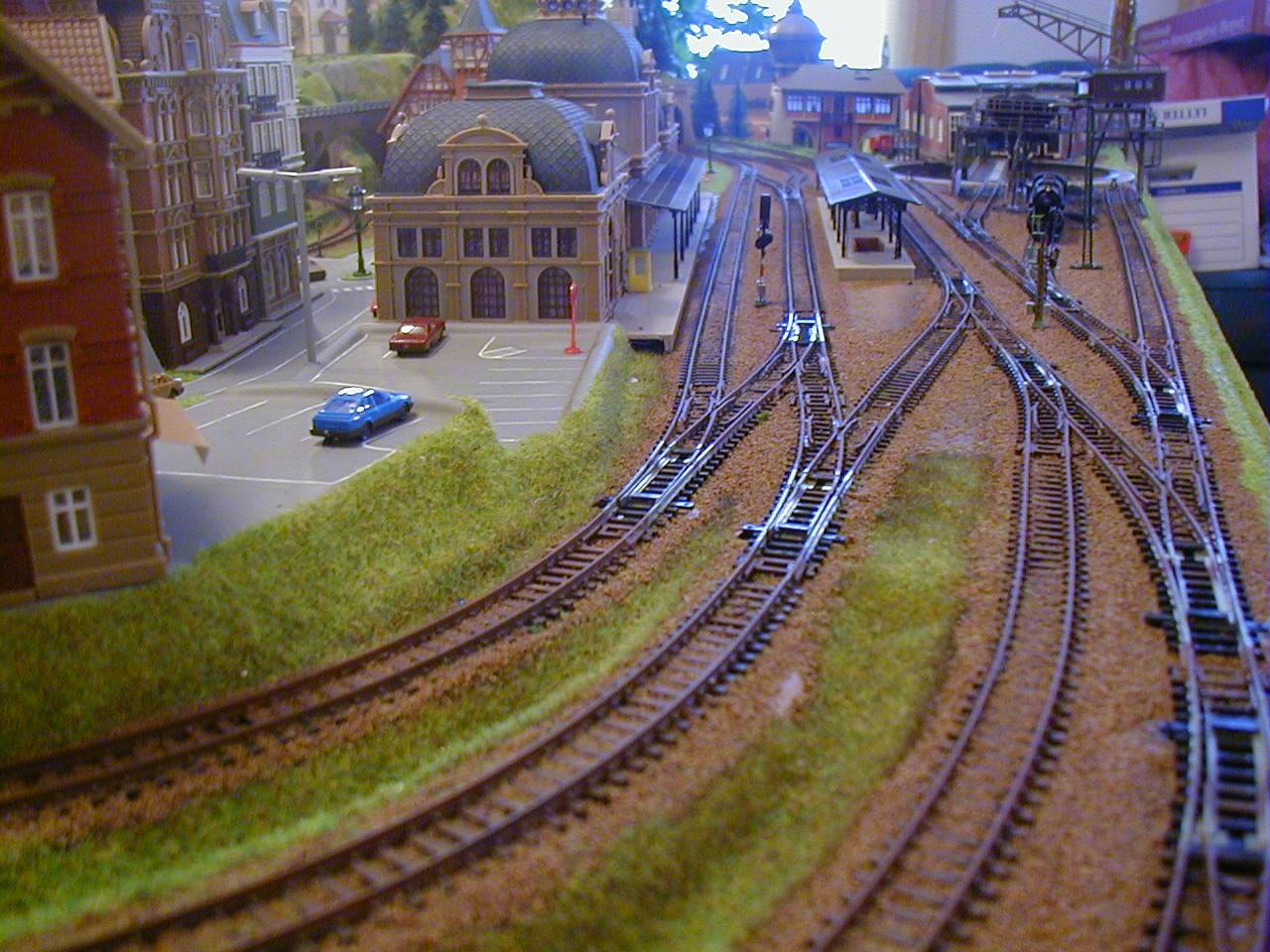 roads in the model. Railroads are beautifully placed in this layout