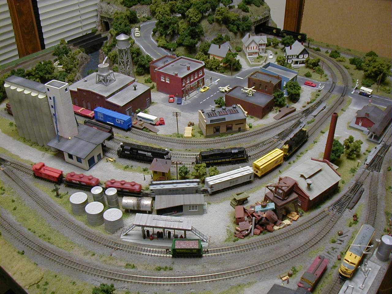 Greg's Incredible 4' X 4' N Scale Model Train Layout Photo 