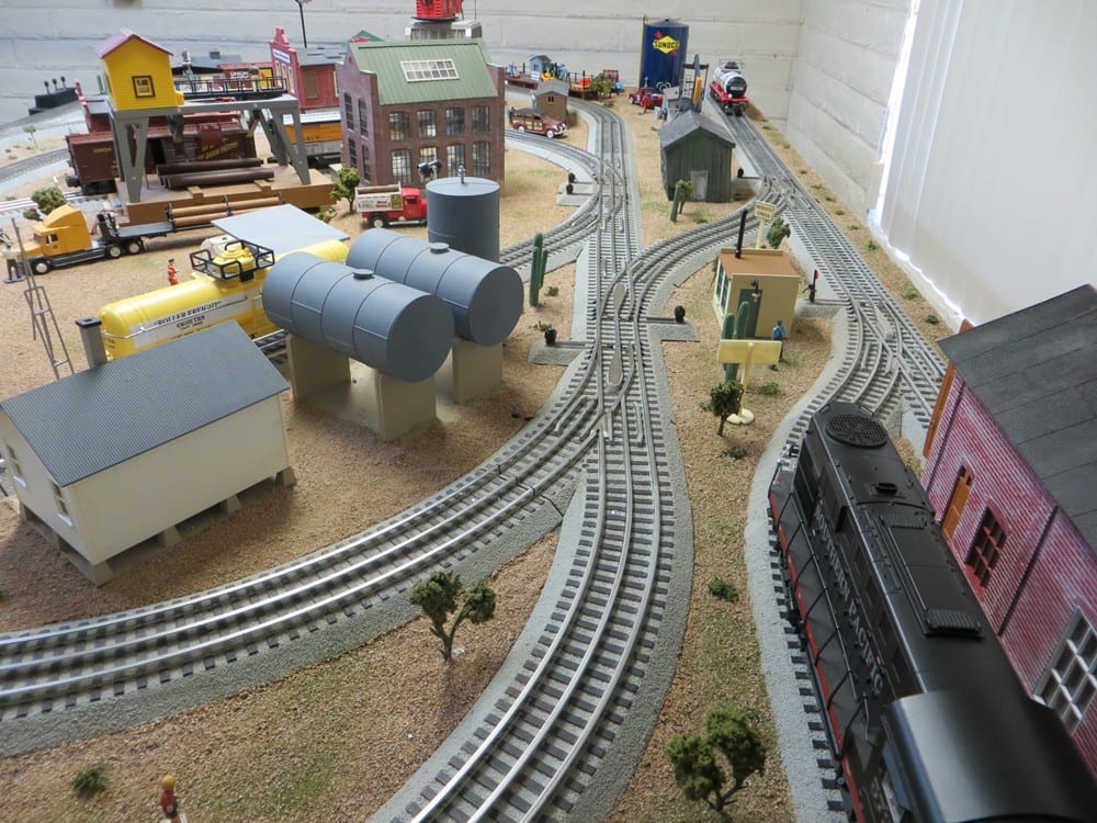 Bob Grassis Amazing O Scale Model Train Layout