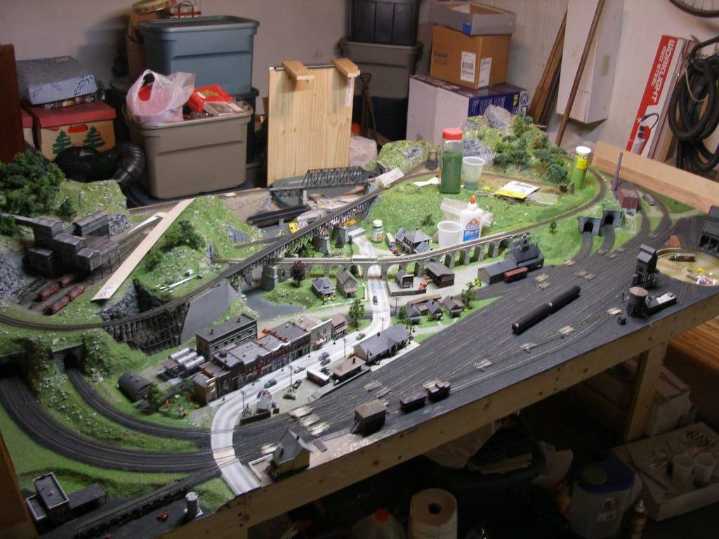 n scale model train layout in 4x8 dimensions 
