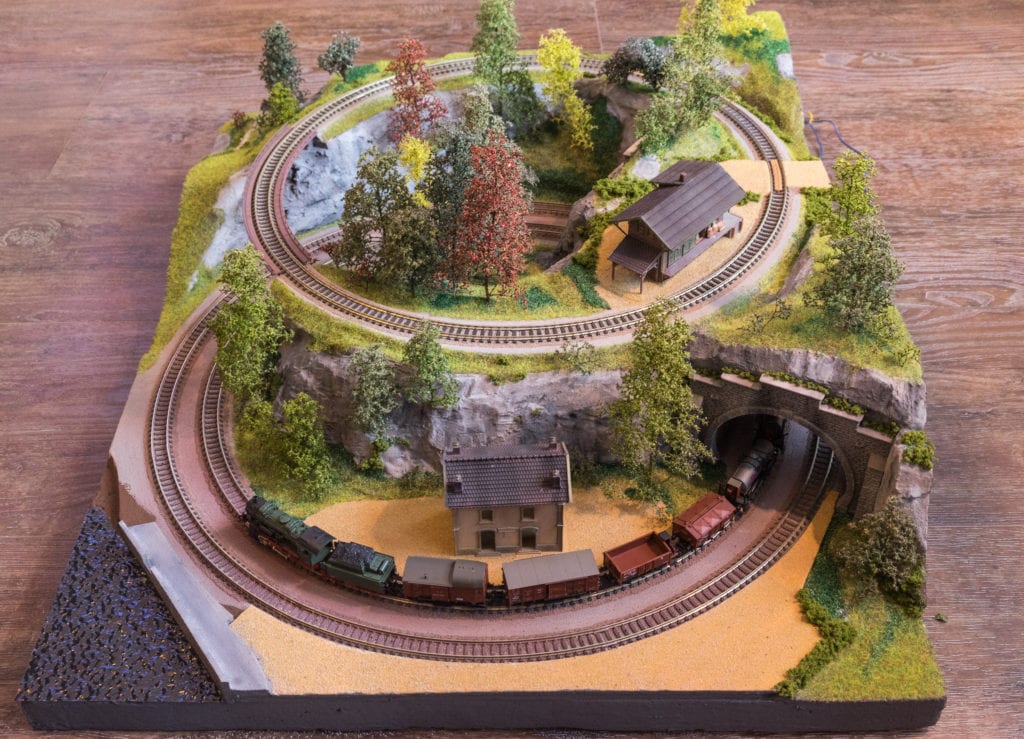 z scale coffee table layout
