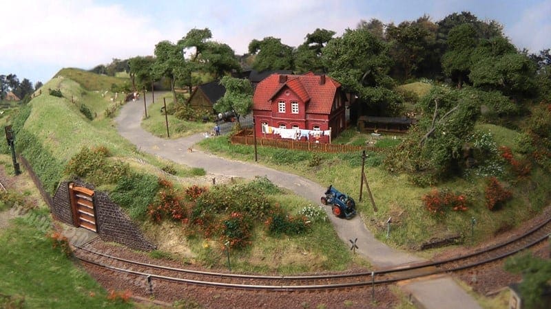 Z scale clearance scenery