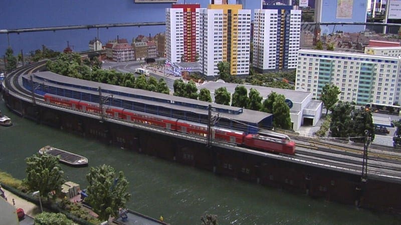 Largest Model Train Berlin H0 Scale Railroad Photo Gallery largest-model-train-in-the-world-world-s-biggest-model-airport