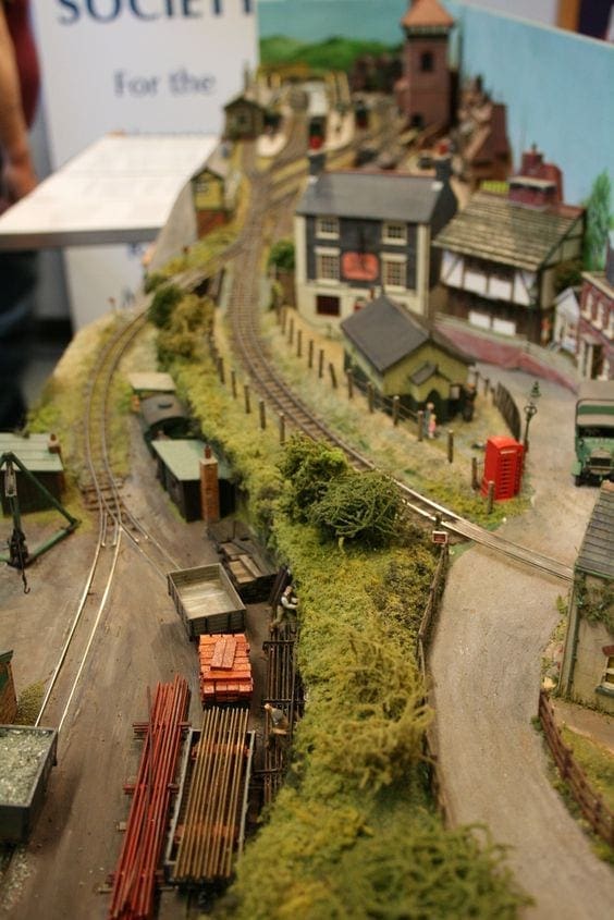 Top 7 O Scale Model Train Layouts - Model Train Books