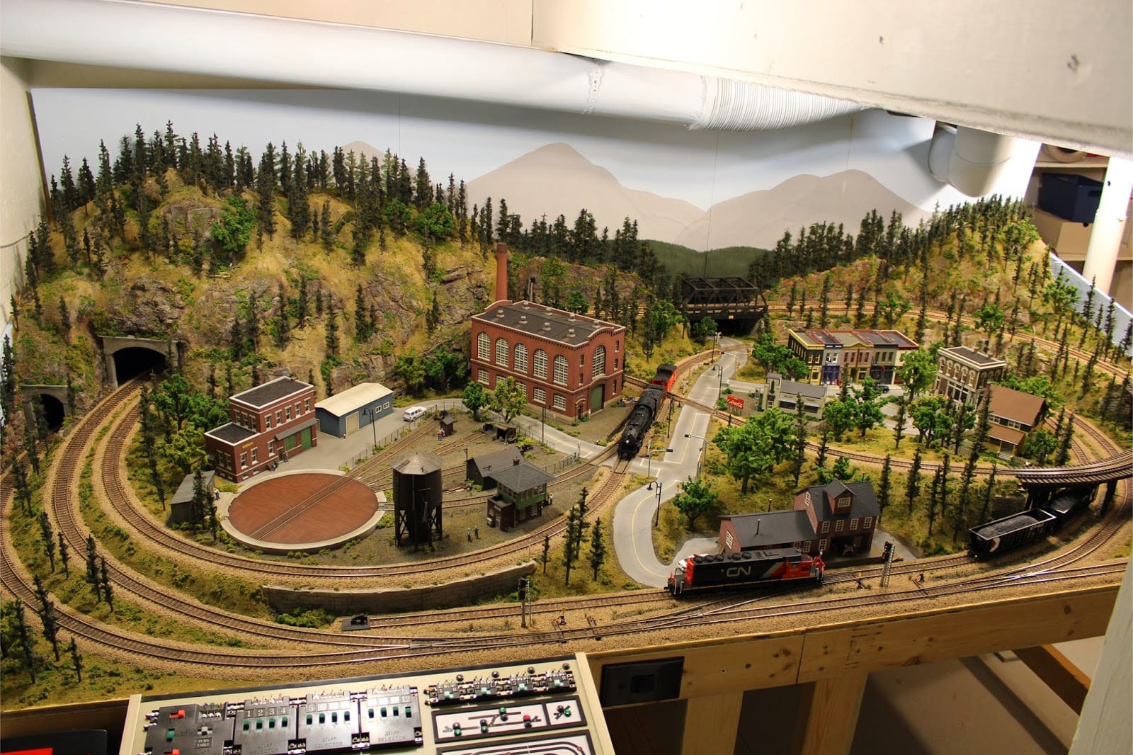 Making the tunnel of model train layouts