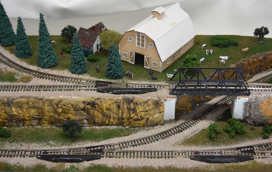 n scale model railroad shelf layout plans center view