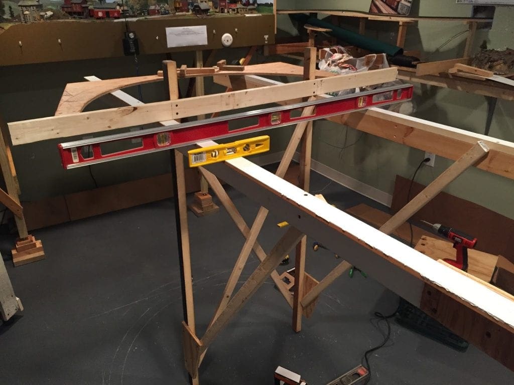 Building Model railroad benchwork