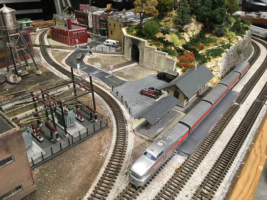 3x5 n scale layout of station