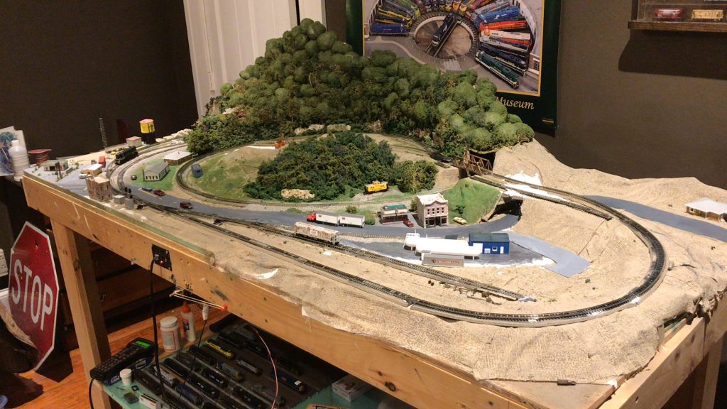 n scale layout 3x6 with oval track