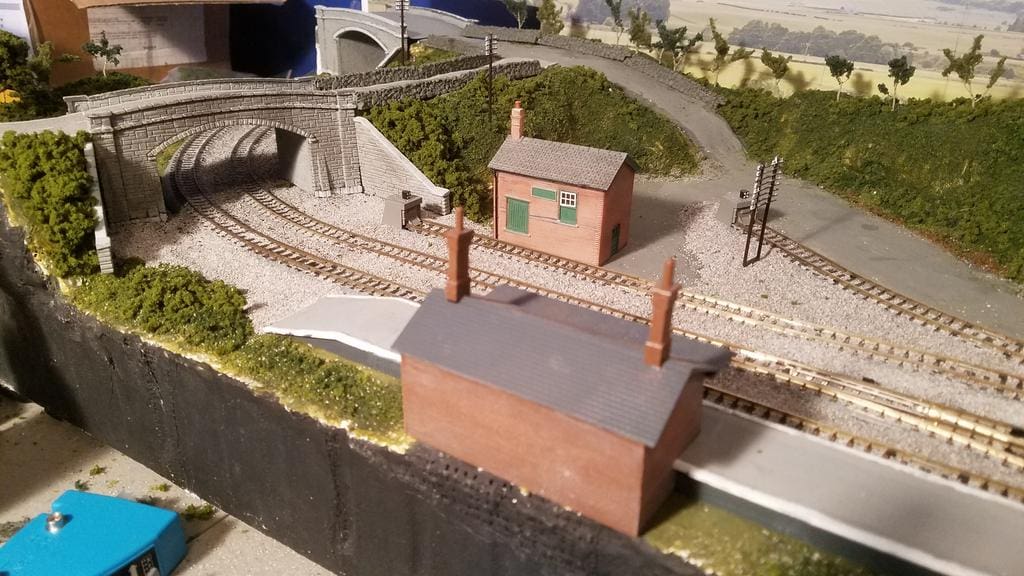 kato unitrack 2x4 n scale layout with bridge